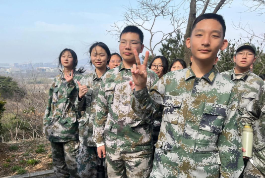云南陆良县国防子弟学校阅读区