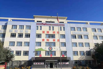 策勒县乌鲁克萨依乡中学阅读区
