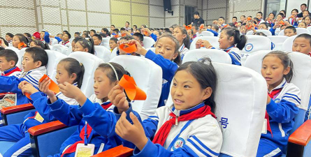 类乌齐县甲桑卡乡中心小学阅读区