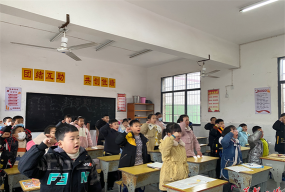 泉溪村小学阅读区