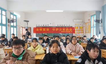 临湘市江南镇中心小学阅读区
