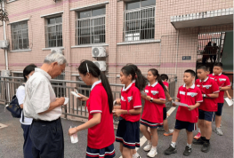 临湘市长安镇五里小学阅读区
