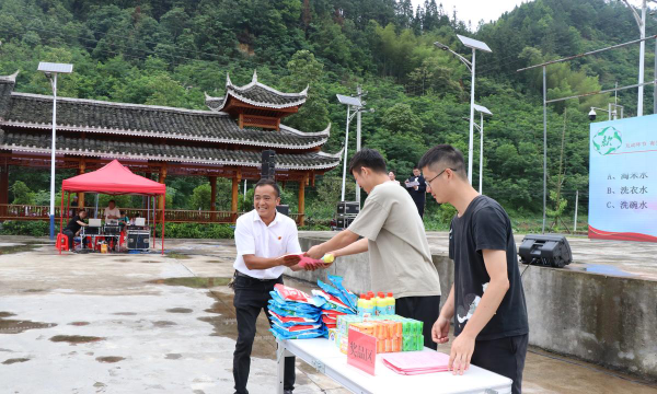 三穗县款场初级中学阅读区