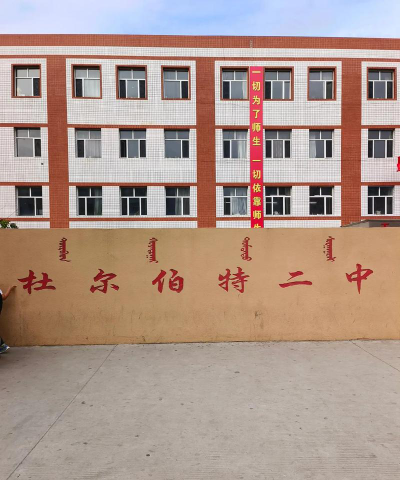 塔斯托别乡二中阅读区