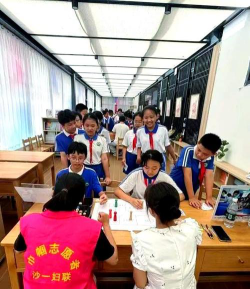 深圳市宝安区壆岗小学阅读区