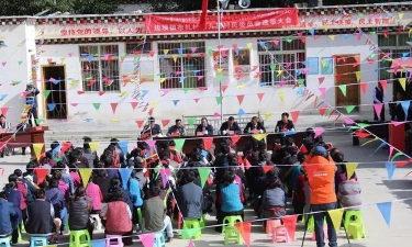 边坝县加贡乡中心小学阅读区