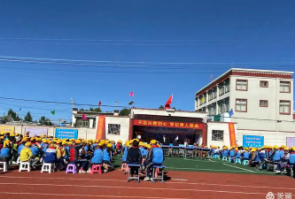 东嘎乡中心小学阅读区
