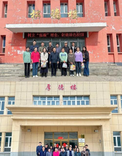 昭苏县萨尔阔布乡中学阅读区