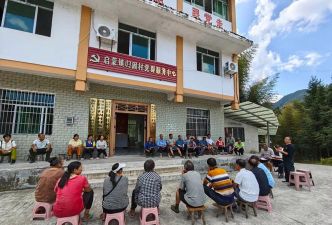 锦屏县启蒙镇地茶九年制学校阅读区