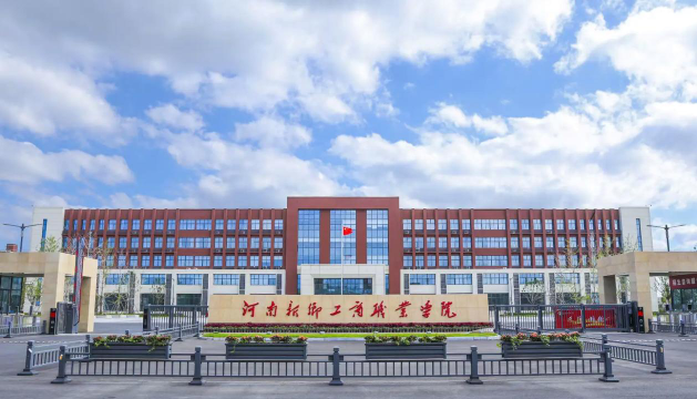 新乡市工业学校阅读区