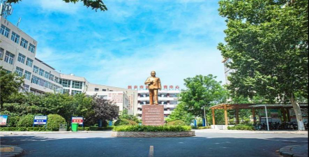 新乡市职业教育中心阅读区