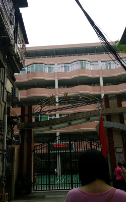 广州市荔湾区芦荻西小学阅读区