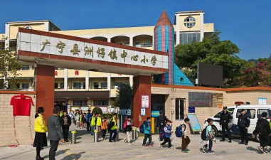 广宁县洲仔镇清桂小学阅读区