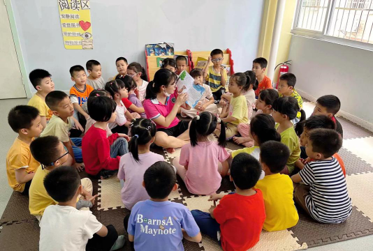 高州市东方幼儿园阅读区