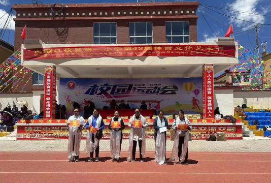 尼县喀拉苏乡加林郭勒九年制学校阅读区