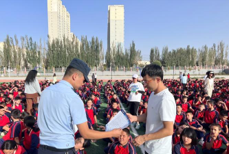 尼勒克县乌赞乡军民九年制学校阅读区