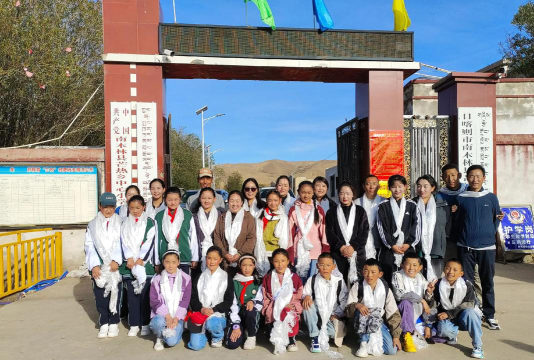 达那达乡中心小学阅读区