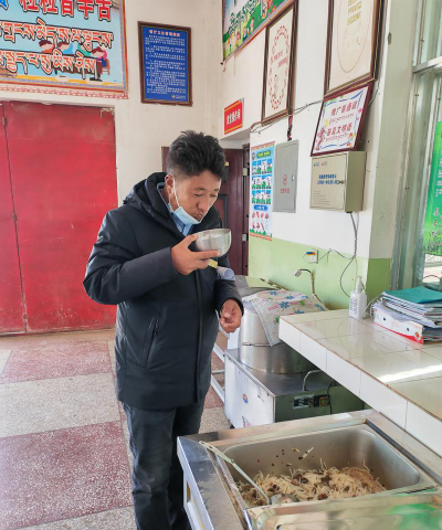 琼孜乡中心小学阅读区