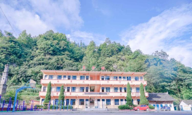 都匀市基场中心学校中学部阅读区