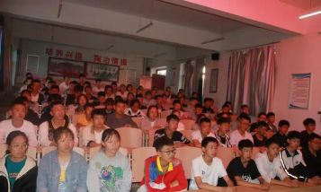 麻镇中学阅读区