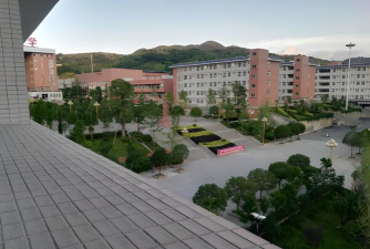 贵定县盘江中学阅读区