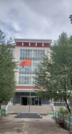 那曲县完小阅读区