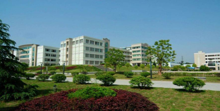 泸州市鹏程中等职业学校阅读区