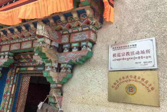 比如县羊秀乡中心小学阅读区