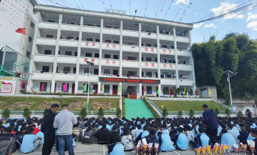 贵定县新铺乡中学阅读区