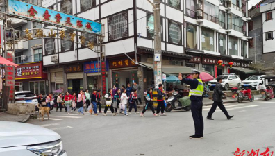 壶瓶山镇完全小学阅读区