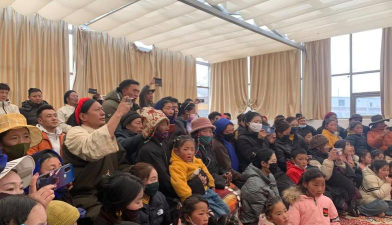 比如县达塘乡中心小学阅读区