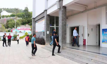 老厂中学阅读区