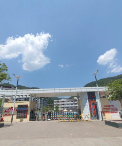 独山县园明学校阅读区