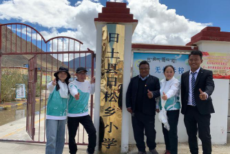 日土县完全小学阅读区