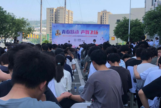 重庆市万州电子信息工程学校阅读区