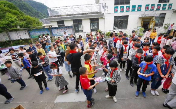 皋兰县中心乡朱家井学校阅读区
