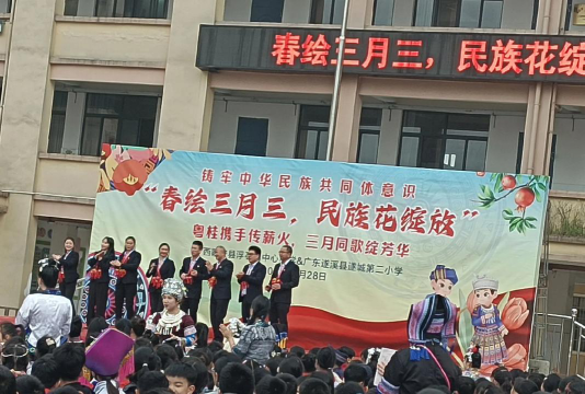 龙里县摆省乡民族初级中学阅读区