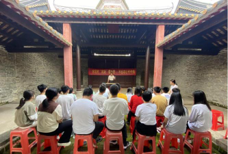 龙门县龙华镇龙石头教学点阅读区