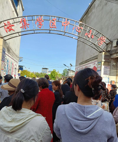 南县北河口乡中心小学阅读区