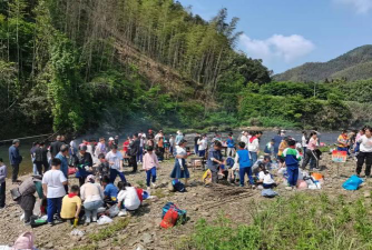 滔溪镇完小阅读区