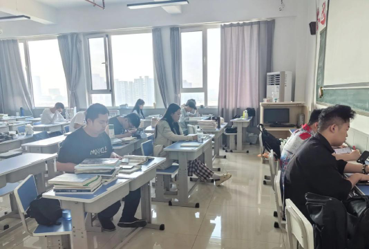 北京房地产职工中等专业学校阅读区