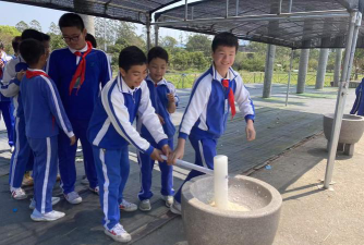 测鱼镇中学阅读区