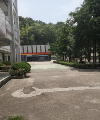 湘南地勘院子弟学校阅读区