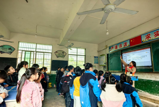 沅江市共华镇中心小学阅读区