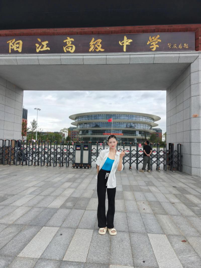 阿图仕市上阿图仕乡高级中学阅读区