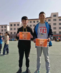 窦妪镇一中阅读区