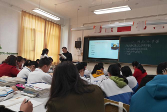 图木舒克市中学汉阅读区
