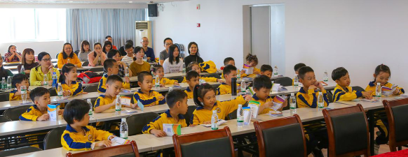 天河区侨乐小学阅读区