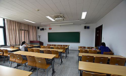 开阳县黔阳科技中学阅读区