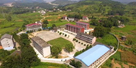 平山县温塘镇温塘中学阅读区